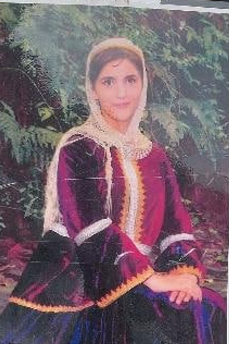Hananeh Azizi